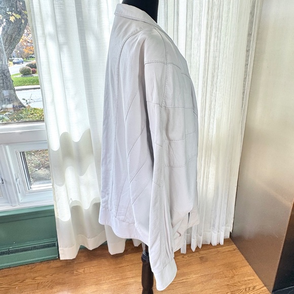 Vintage 1980s leather jacket, white oversized shoulders, batwing sleeves, 14/16 - Picture 8 of 13
